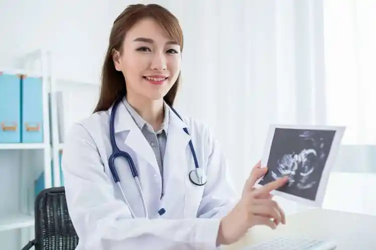 杭州跨越孕育难关：试管代生家庭的艰辛与新生喜悦